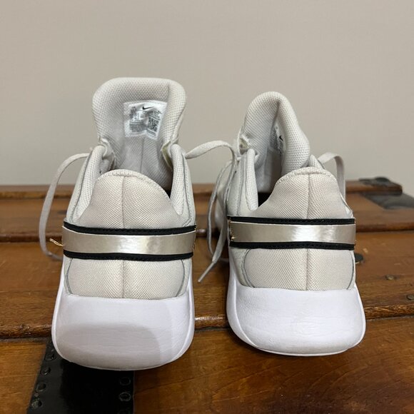 Nike Legend Essential 2 Womens 10.5 - Leopard Print - Picture 6 of 9